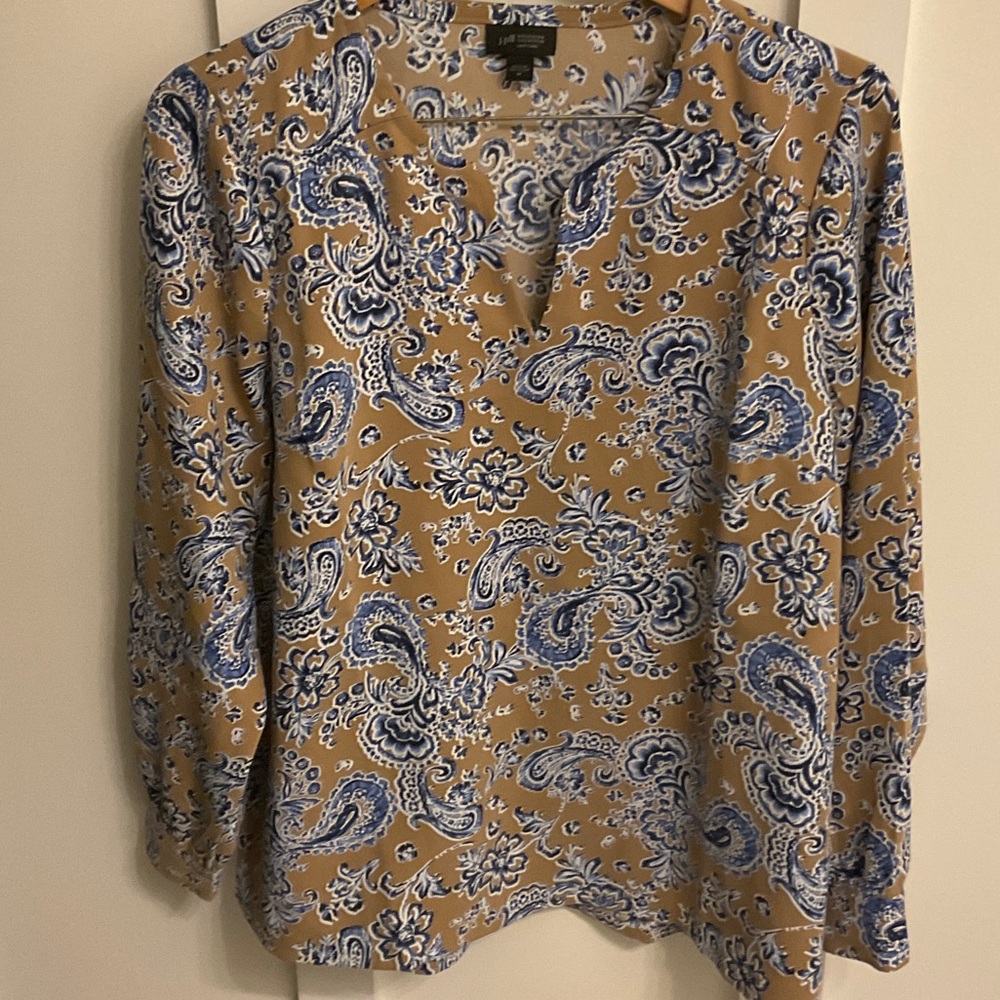 🍂J. Jill  Wearever Collection Tan Blue White Paisley Blouse Size M